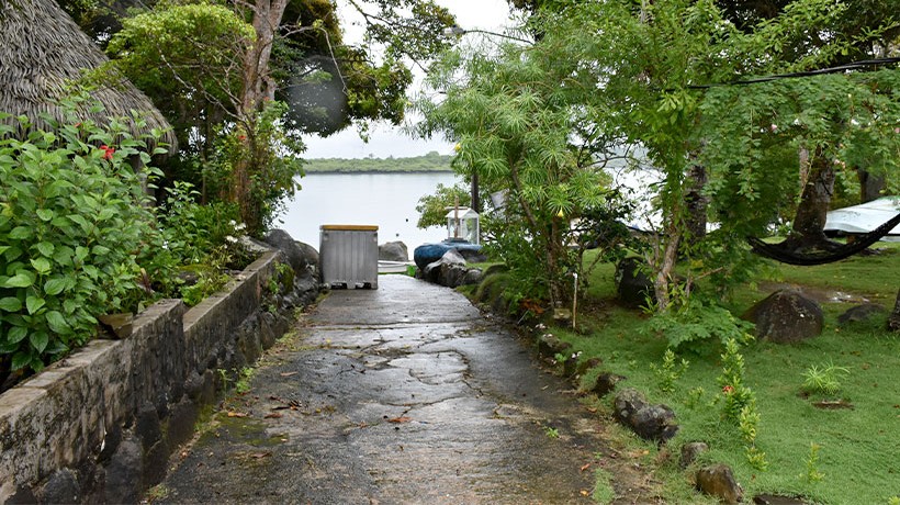 Entrada al muelle principal, donde alguna vez se movió el turismo y el comercio. Crédito: ©ACNUDH/Oficina Regional para América Central, Juan Caballero