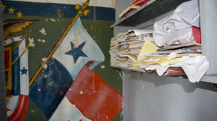 Estantes de la escuela que hoy está cerrada. Crédito: ©ACNUDH/Oficina Regional para América Central, Juan Caballero